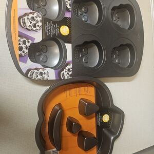 Wilton Skull and Pumpkin Cake Pan Set